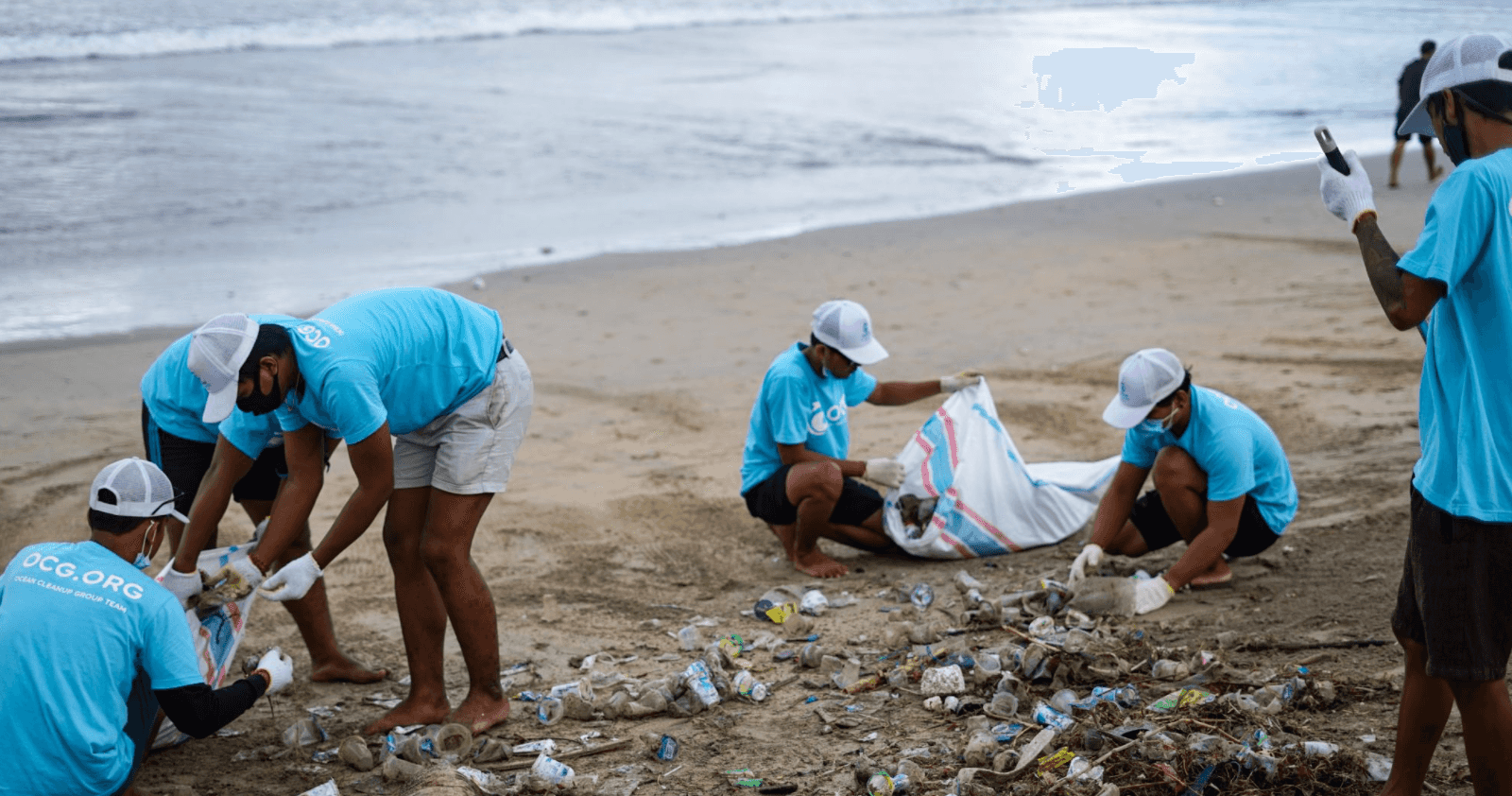 REEFlect Volunteers Collaborating